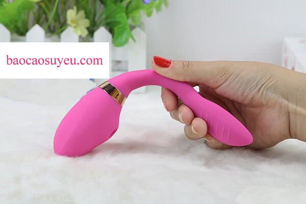 Máy massage điểm G loại nhỏ giúp chị em kích thích được cả hai vị trí ở vùng kín cùng 1 lúc Máy massage điểm G loại nhỏ giúp chị em kích thích được cả hai vị trí ở vùng kín cùng 1 lúc