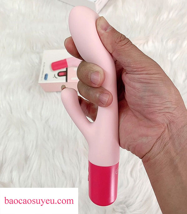 Máy massage âm vật có màu hồng sang trọng, chất liệu silicon cao cấp và rất an toàn với sức khỏe phái đẹp
