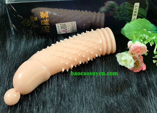Bên ngoài bao cao su có nhiều gân, gai bi cạ âm đạo cực đã