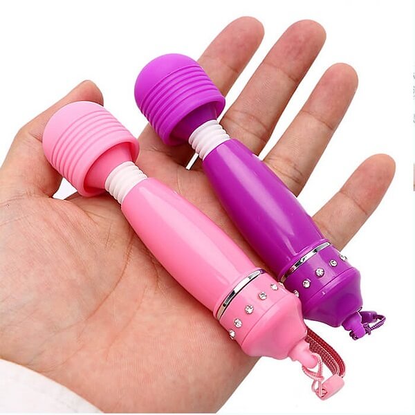 Chày rung mini là dụng cụ giải tỏa sinh lý cho nữ được thiết kế nhỏ gọn, đẹp mắt và tinh tế. Chày rung mini là dụng cụ giải tỏa sinh lý cho nữ được thiết kế nhỏ gọn, đẹp mắt và tinh tế.