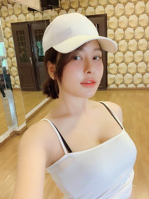 Hot girl Trâm Anh diện váy cưới sexy khoe trọn vòng 1 cực khủng Hot girl Trâm Anh diện váy cưới sexy khoe trọn vòng 1 cực khủng