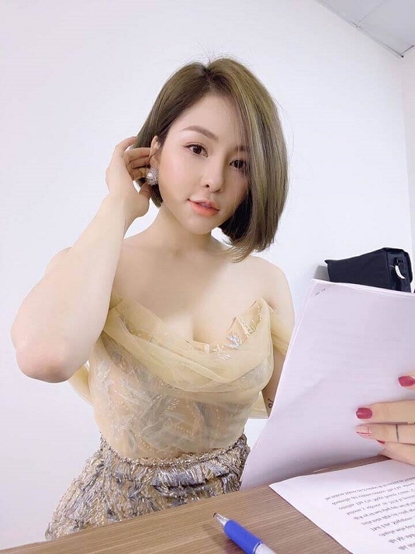 thân hình sexy và vòng 1 “khủng”, hot girl World Cup Trâm Anh thân hình sexy và vòng 1 “khủng”, hot girl World Cup Trâm Anh